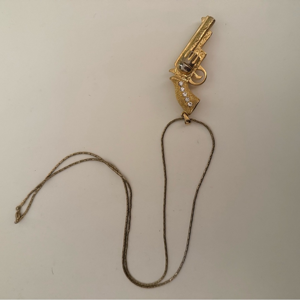 Golden Gun Necklace 🔫 - Picture 4 of 4